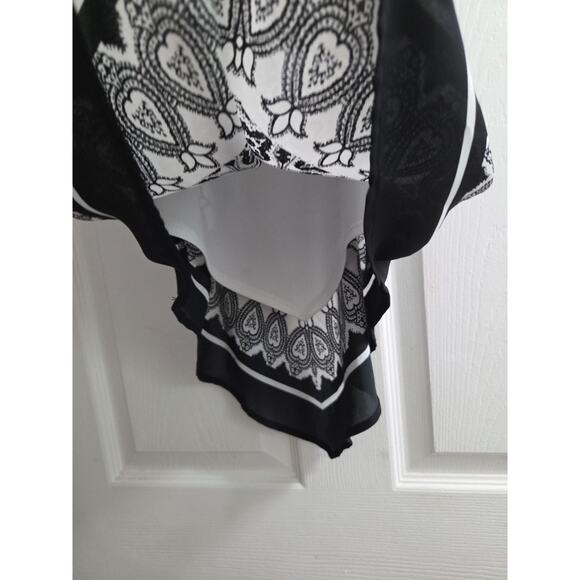 Iz Byer Womans Handkerchief Hem Camisole Tank Top Black /White Small - Picture 6 of 6